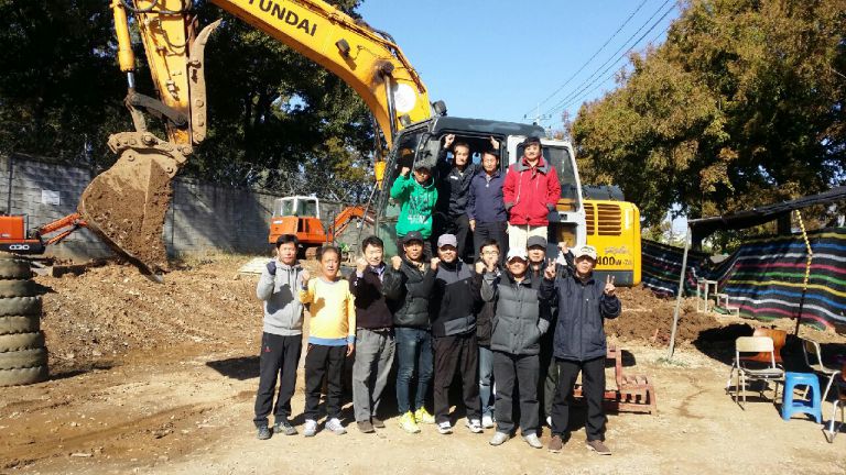 2015년 10월 02일 59일간의 굴삭기-지게차 통합과정을 수료한 위풍당당함이 자랑스럽습니다.