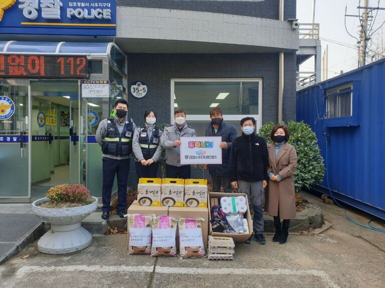 연말 독거노인 사우지구대직원과 두집 물품 봉사!