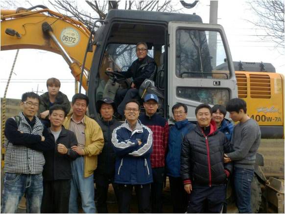 굴삭기20기 수료 기념사진